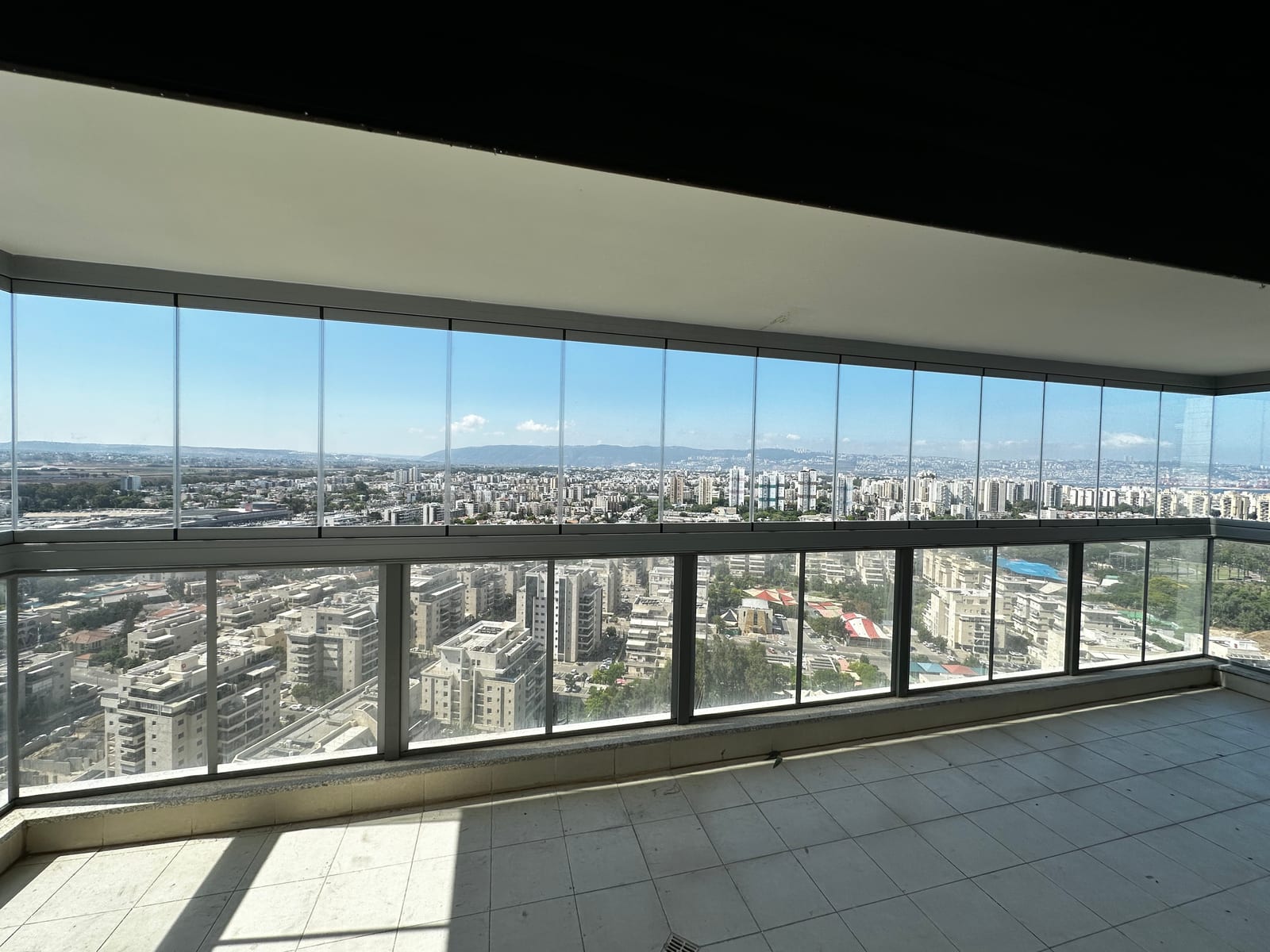 TIARA · קריית מוצקין — תמונה 1