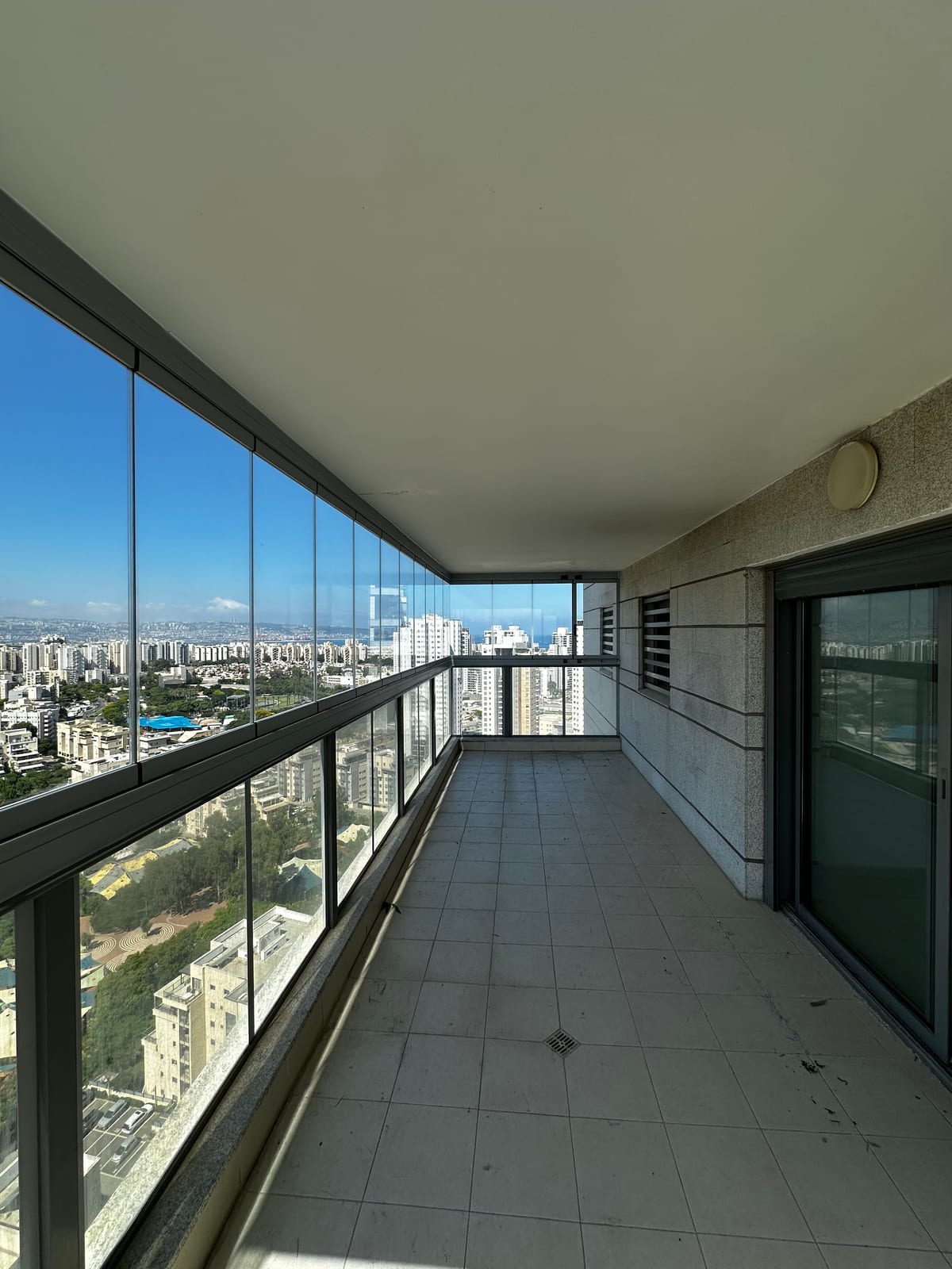 TIARA · קריית מוצקין — תמונה 3